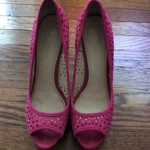 Enzo Angiolini pink suede heels